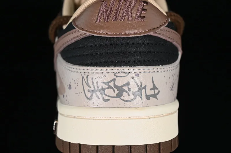 All categories Nk SB Dunk series Nk SB Dunk Low low-top sneakers Nk Dunk Low Panda Prank-Street Graffiti Line graffiti distressed SB strap low-top casual sneakers DR9704-200